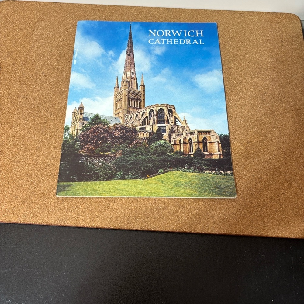 💐Norwich Cathedral Souvenir Booklet